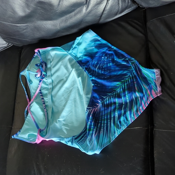 Bathingsuit - Picture 2 of 2